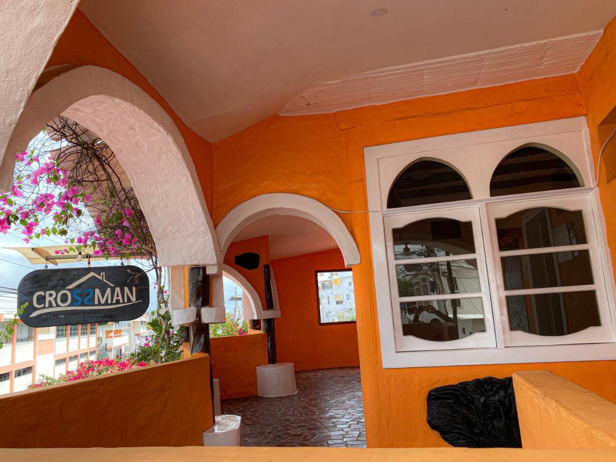 Hotel Crossman Puerto Ayora  Exteriör bild