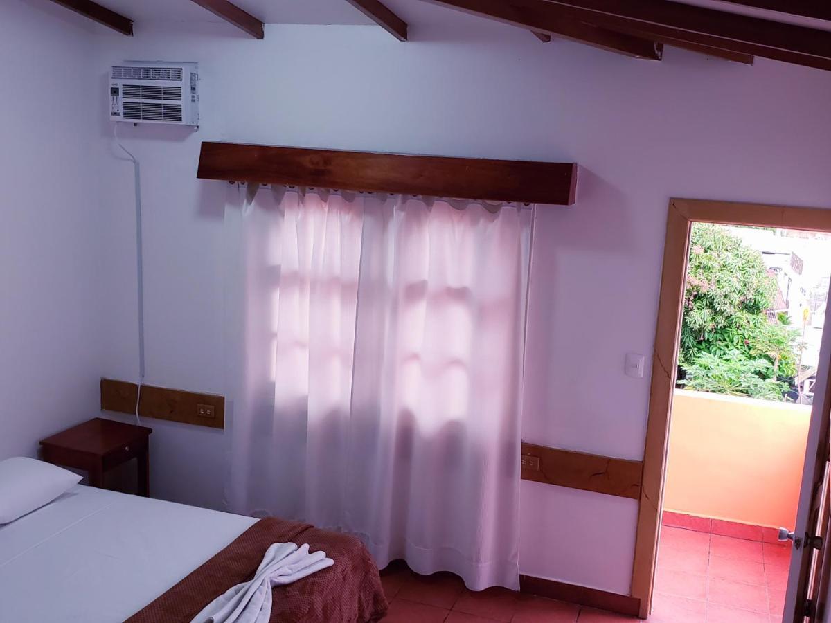 Hotel Crossman Puerto Ayora  Exteriör bild