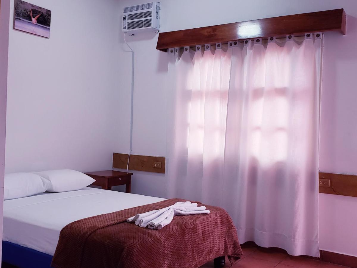 Hotel Crossman Puerto Ayora  Exteriör bild
