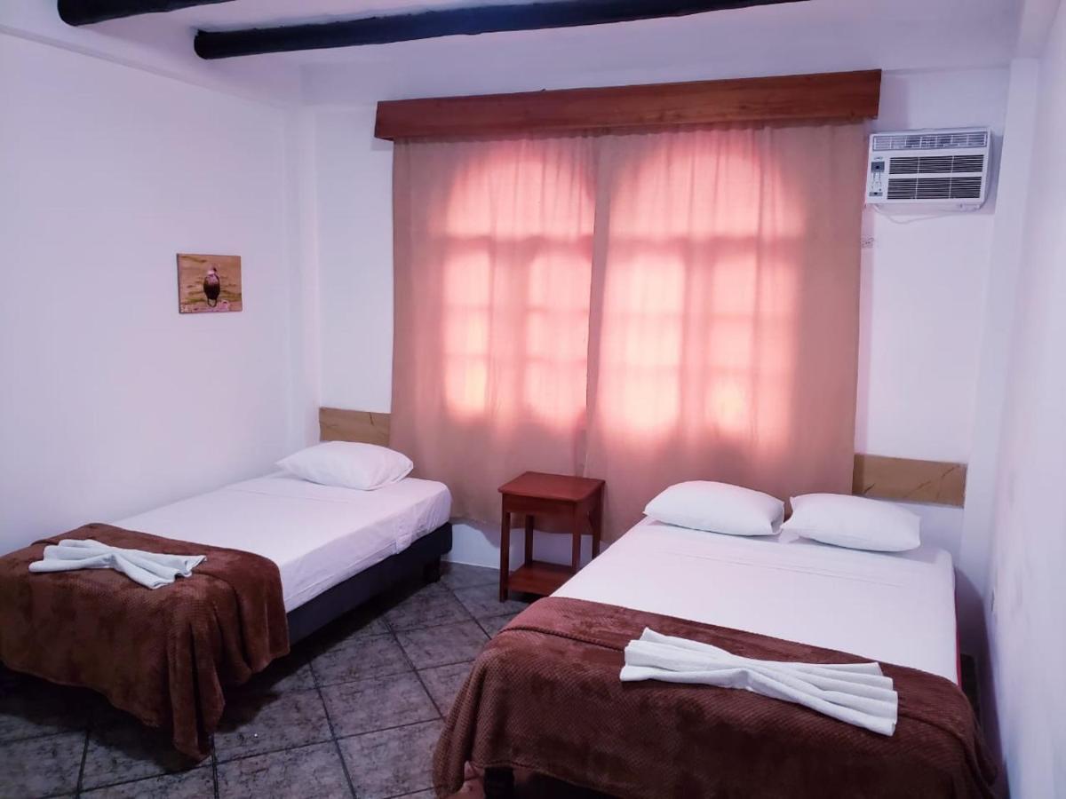 Hotel Crossman Puerto Ayora  Exteriör bild
