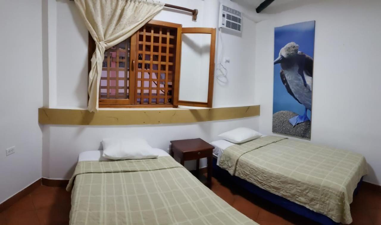 Hotel Crossman Puerto Ayora  Exteriör bild