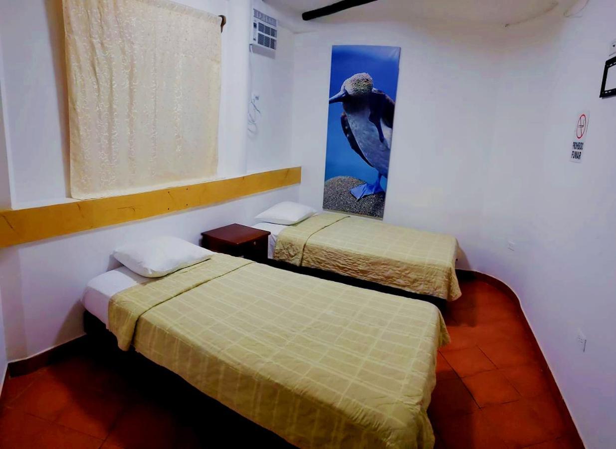 Hotel Crossman Puerto Ayora  Exteriör bild