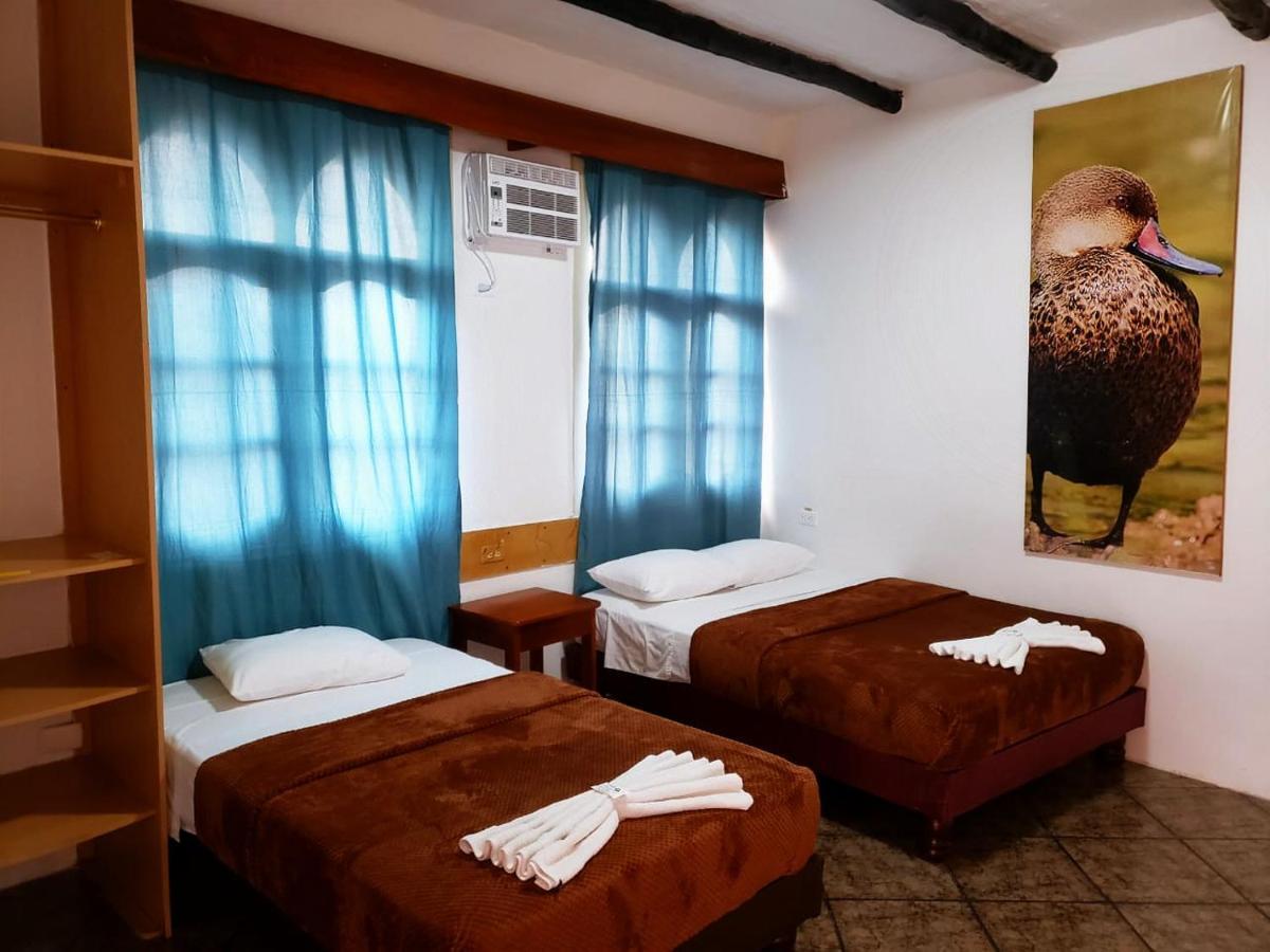 Hotel Crossman Puerto Ayora  Exteriör bild