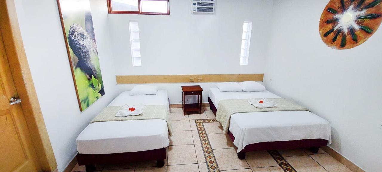 Hotel Crossman Puerto Ayora  Exteriör bild