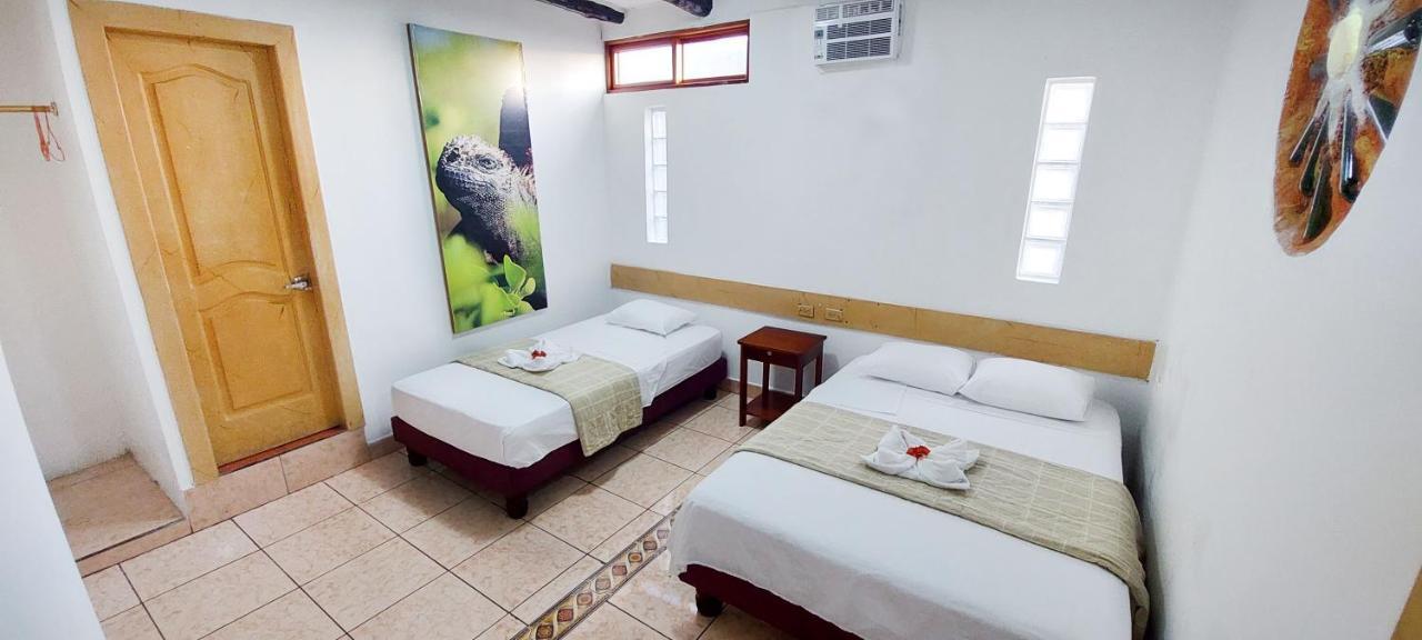 Hotel Crossman Puerto Ayora  Exteriör bild
