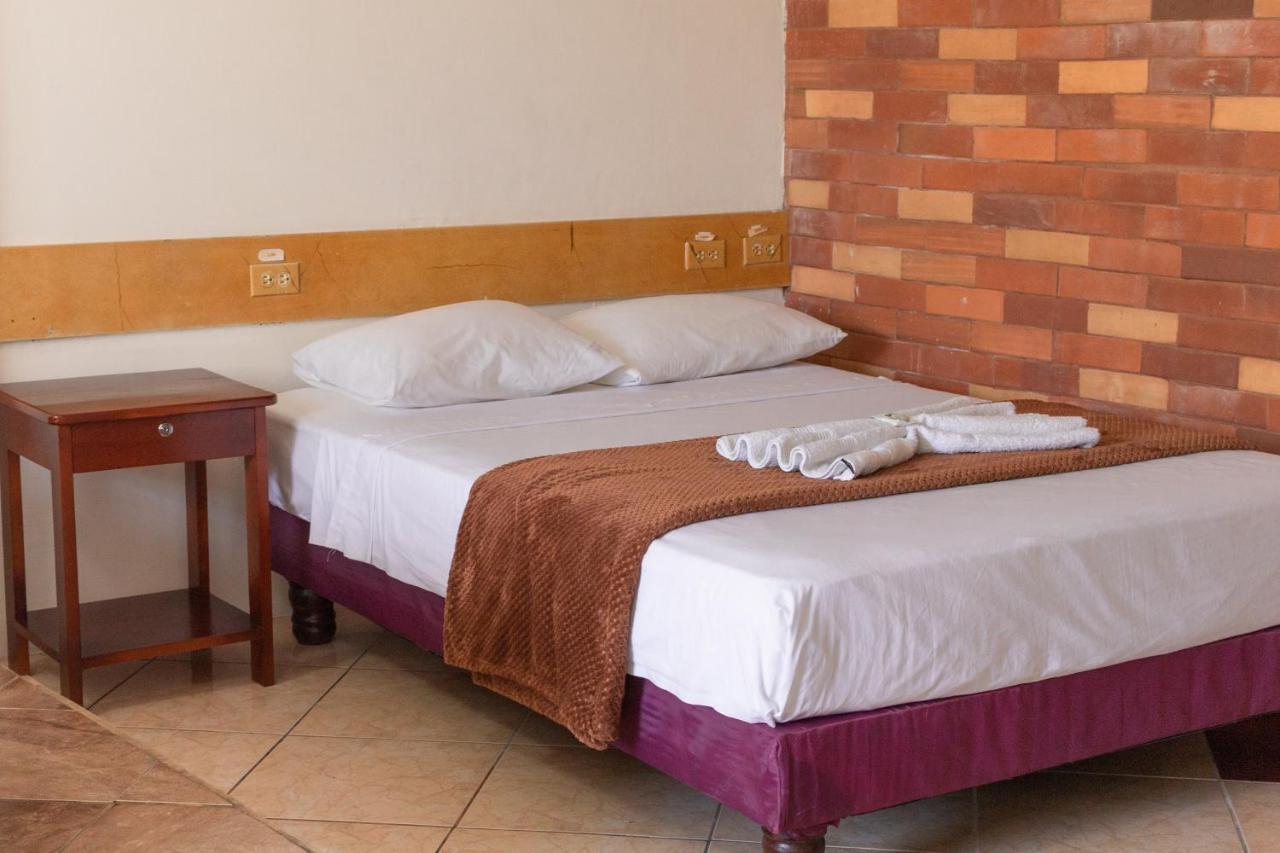 Hotel Crossman Puerto Ayora  Exteriör bild