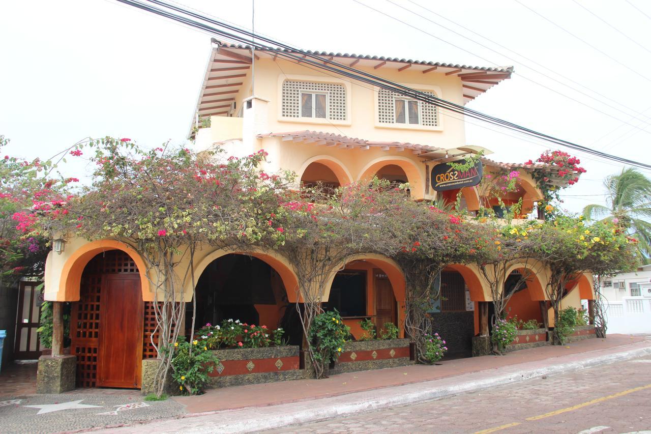 Hotel Crossman Puerto Ayora  Exteriör bild