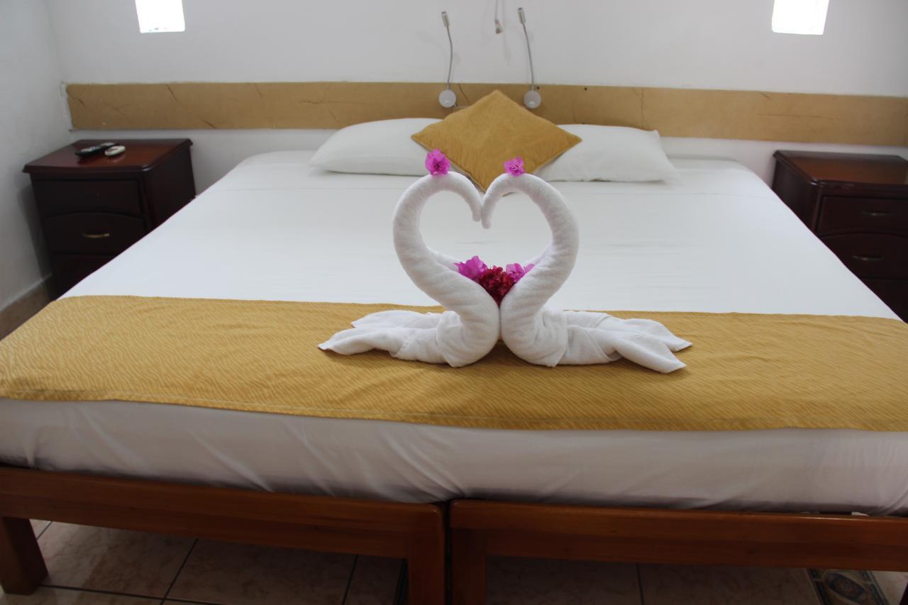 Hotel Crossman Puerto Ayora  Exteriör bild