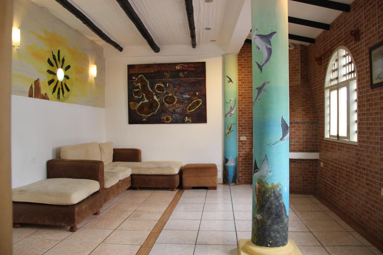 Hotel Crossman Puerto Ayora  Exteriör bild