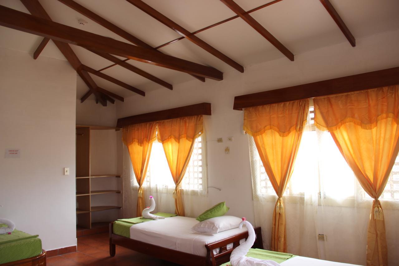 Hotel Crossman Puerto Ayora  Exteriör bild