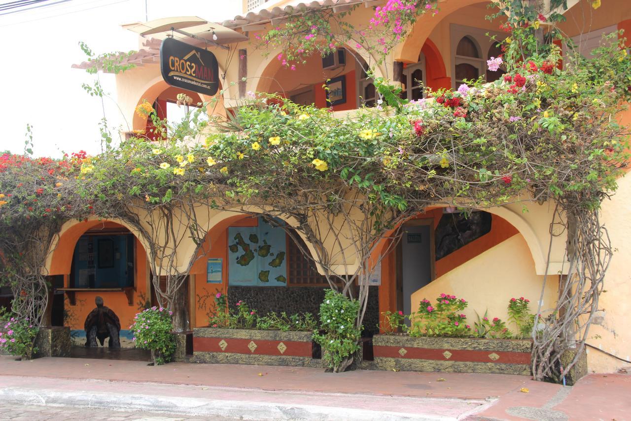 Hotel Crossman Puerto Ayora  Exteriör bild