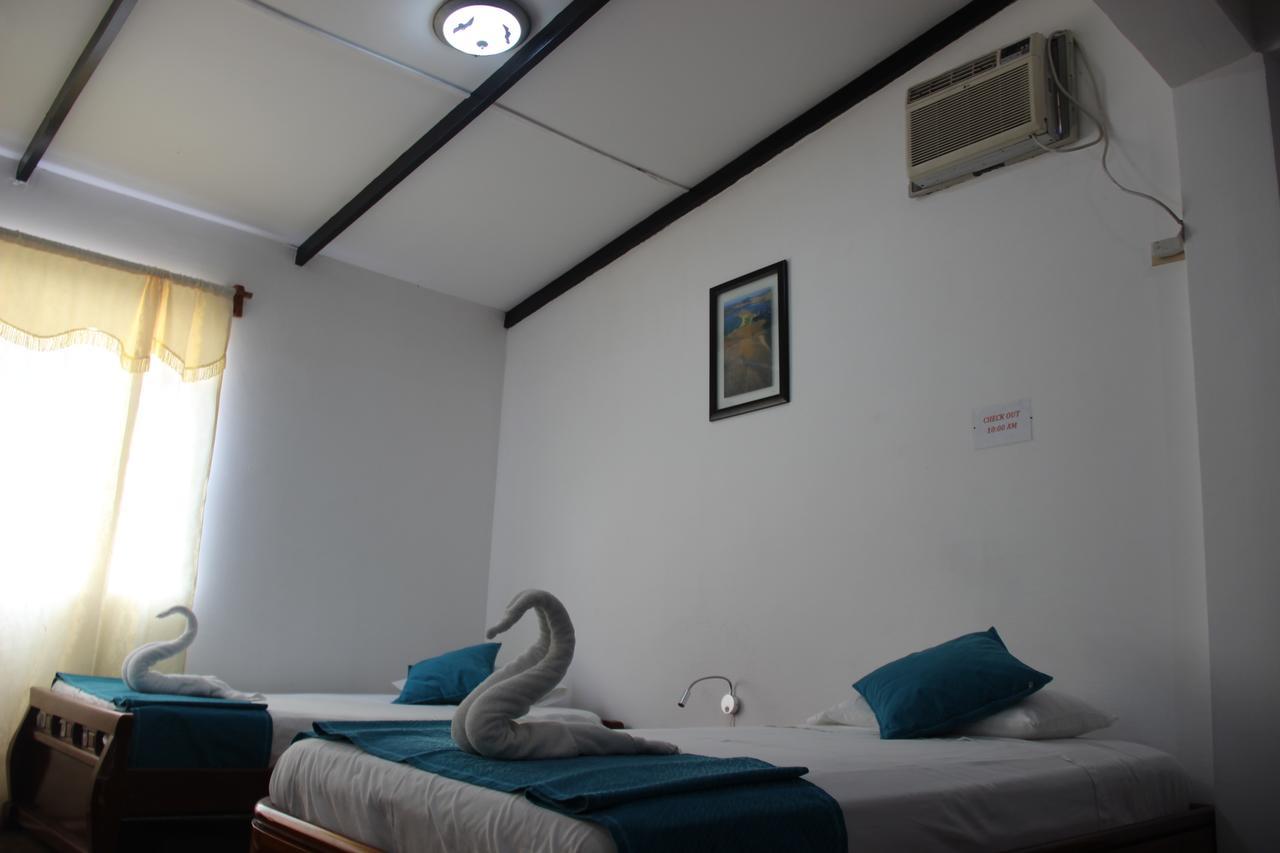Hotel Crossman Puerto Ayora  Exteriör bild