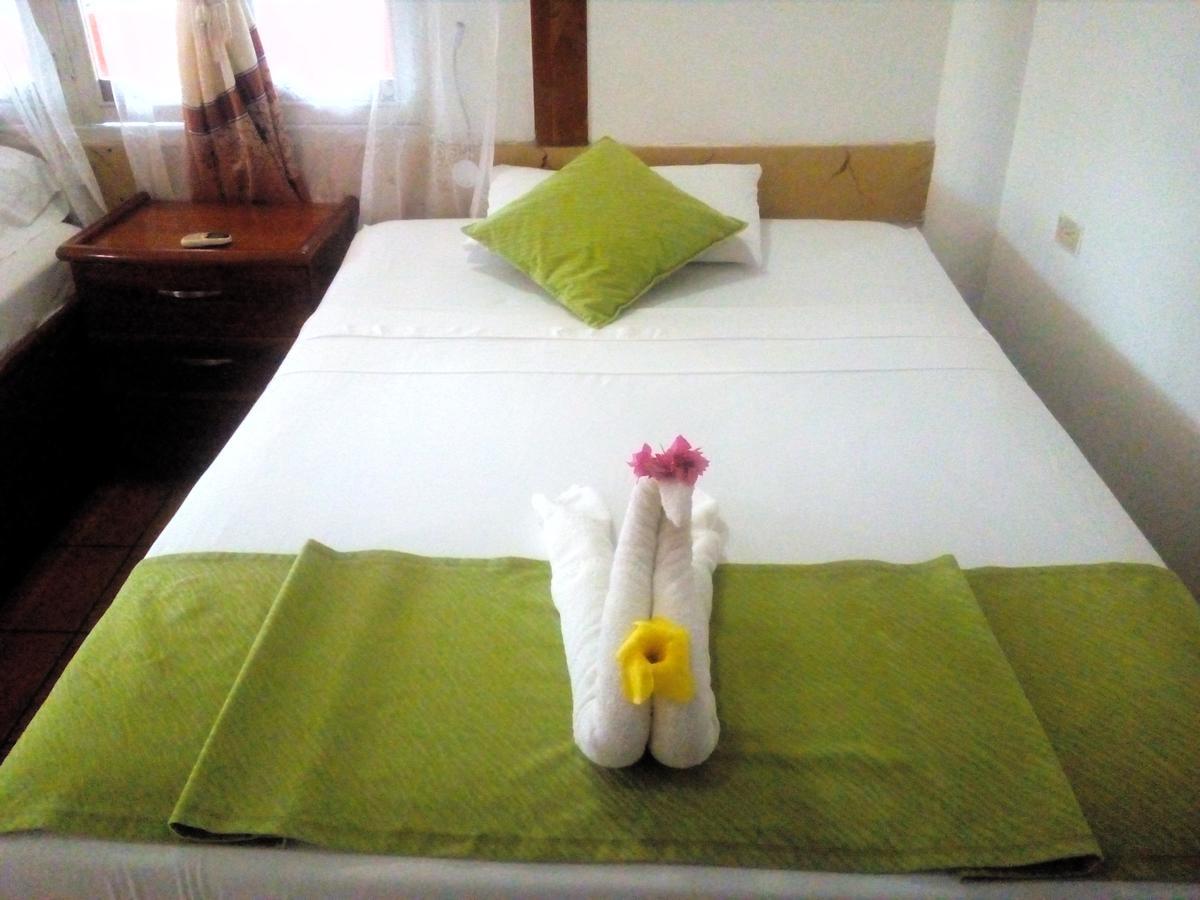 Hotel Crossman Puerto Ayora  Exteriör bild