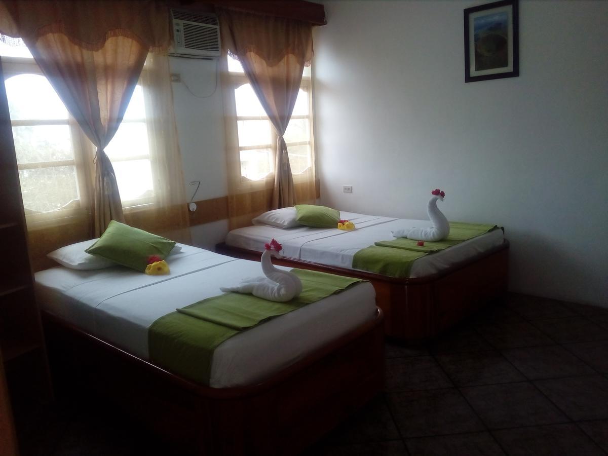 Hotel Crossman Puerto Ayora  Exteriör bild