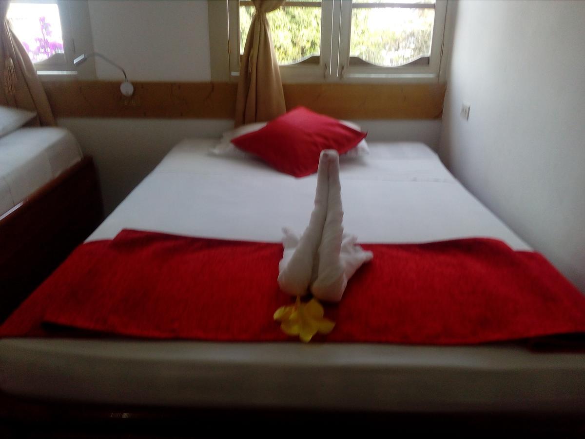 Hotel Crossman Puerto Ayora  Exteriör bild