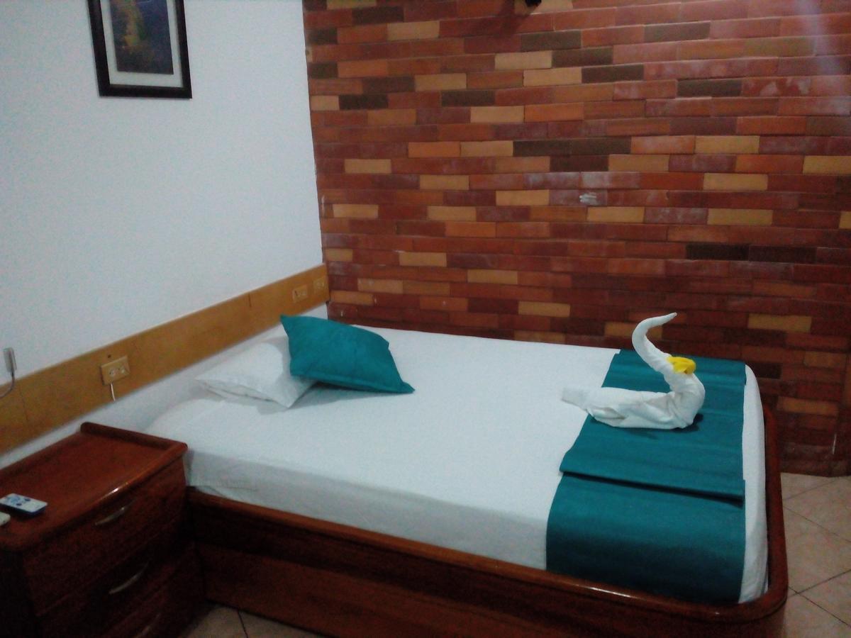 Hotel Crossman Puerto Ayora  Exteriör bild
